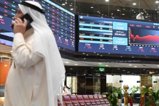 KSE surges on interest rate cuts, hits new historic levels -Kuwait