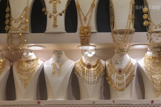 Gold drops as strong dollar weigh on demand