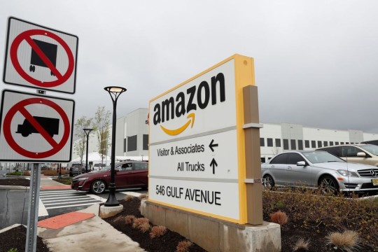 Amazon orders workers back to office full-time