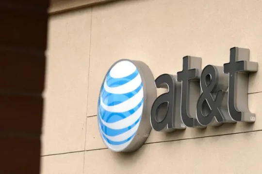 AT&T bets on new technology to build US telecom network