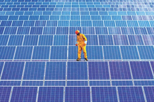 Acwa, Badeel, Sapco in financial close for $3.2bn solar PV projects
