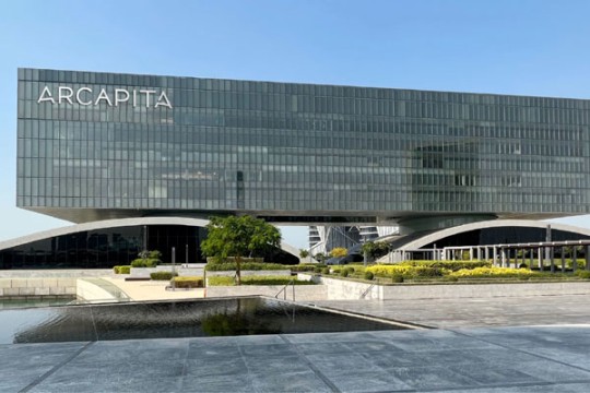 Arcapita consortium buys key stake in Mashreq unit for $385m