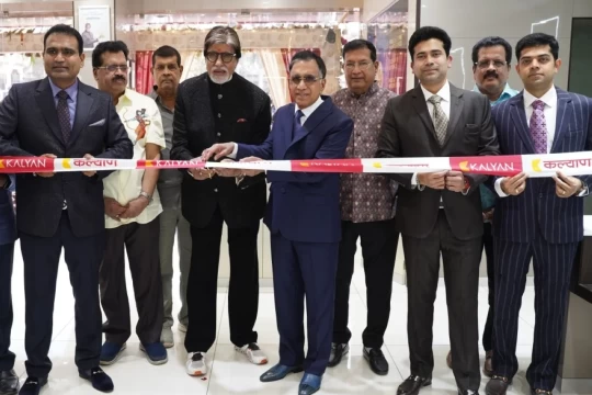 Bachchan launches Kalyan Jewellers’ Ayodhya showroom-Kuwait