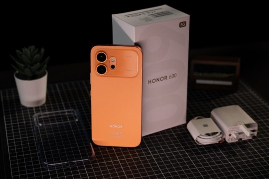 HONOR Emerges as Fastest-Growing Smartphone Brand Despite Global Market Decline