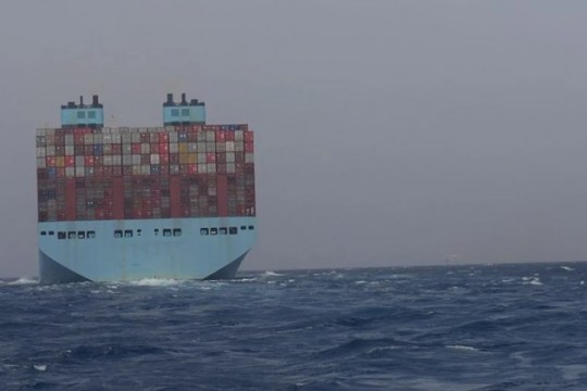 Maersk Halts Red Sea Routes Amid Escalating Tensions