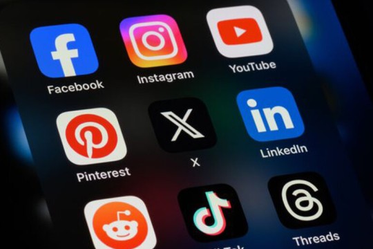 Over 3.2mn in Oman active on social media: TRA