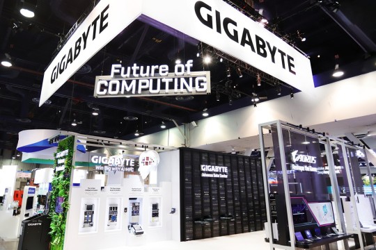 شركة GIGABYTE تطلق العنان لعجائب الذكاء الاصطناعي في معرض CES 2024: خوادم الذكاء الاصطناعي الحوسبة العالية الأداء الرائدة والتكنولوجيا الخضراء والذكاء