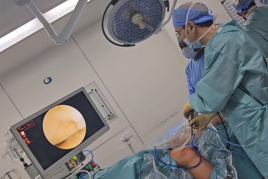 Medcare Orthopaedics & Spine Hospital performs UAE’s first artificial ligament surgery with LARS on an Italian patient