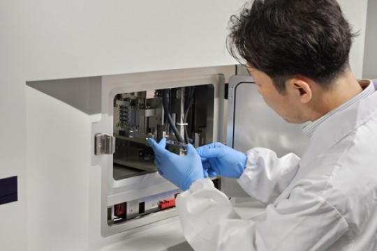 Rigaku: تقنية جديدة لطبوغرافيا كثافة الإلكترونات للكشف عن خصائص الجزيئات الحيوية