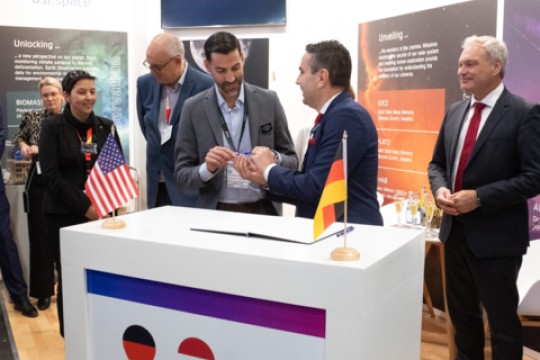 DSI وFrontgrade توقعان اتفاقية لتطوير وتوزيع وحدة ذاكرة ضخمة بسعة 2 تيرابايت للفضاء