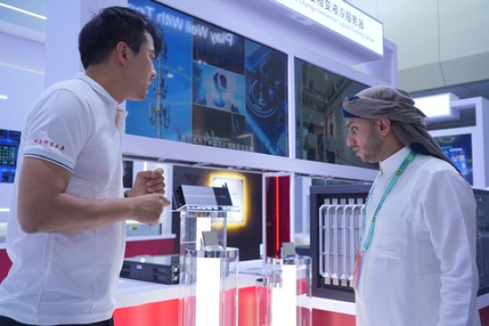 الآلات الكاملة تساهم في تطوير "الحزام والطريق" وتمكّن مستقبلًا رقميًا جديدًا من خلال بنية تحتية عالية الأداء للحوسبة المتقدمة