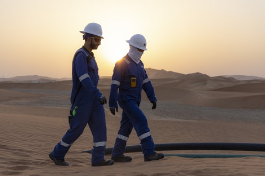شركة SLB تحصل على عقود متعددة السنوات لدعم تطوير قطاع الطاقة في عُمان