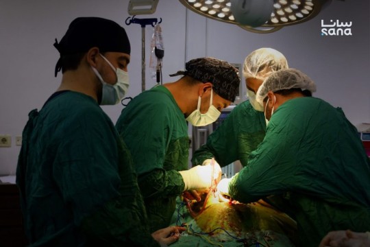 Syrian doctors in Germany perform spinal surgeries at Idlib University Hospital