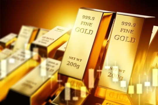 Gold nears $5,500 Thursday before slipping back to $5,305